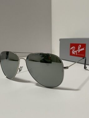 NEW Ray-Ban Aviator RB3026 Glossy Silver Frame Silver Mirror Lens 62-14 Unisex